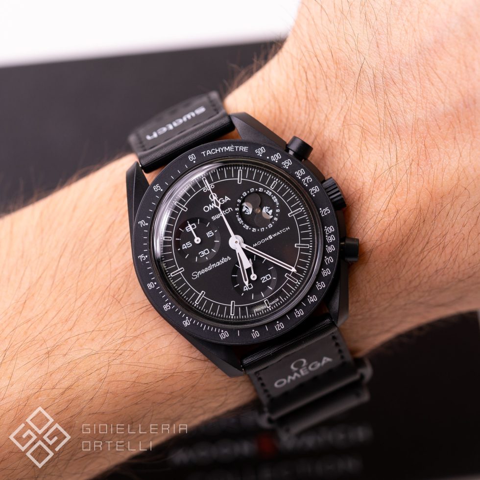 Swatch Moonswatch Mission to the Moonphase Snoopy New Moon "Black"