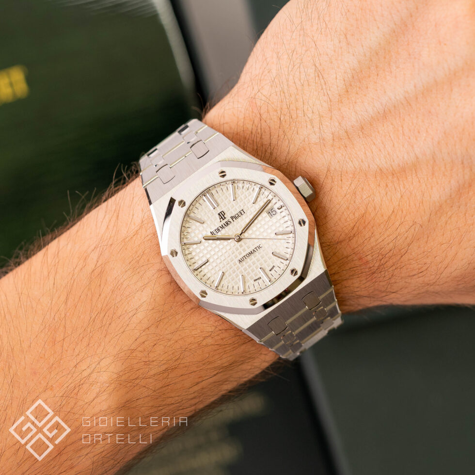 Audemars Piguet Royal Oak Bianco | 37mm | 15450ST | Like New | Full Set